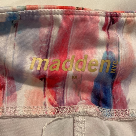 Madden Feather Workout Capris Medium - Picture 3 of 4